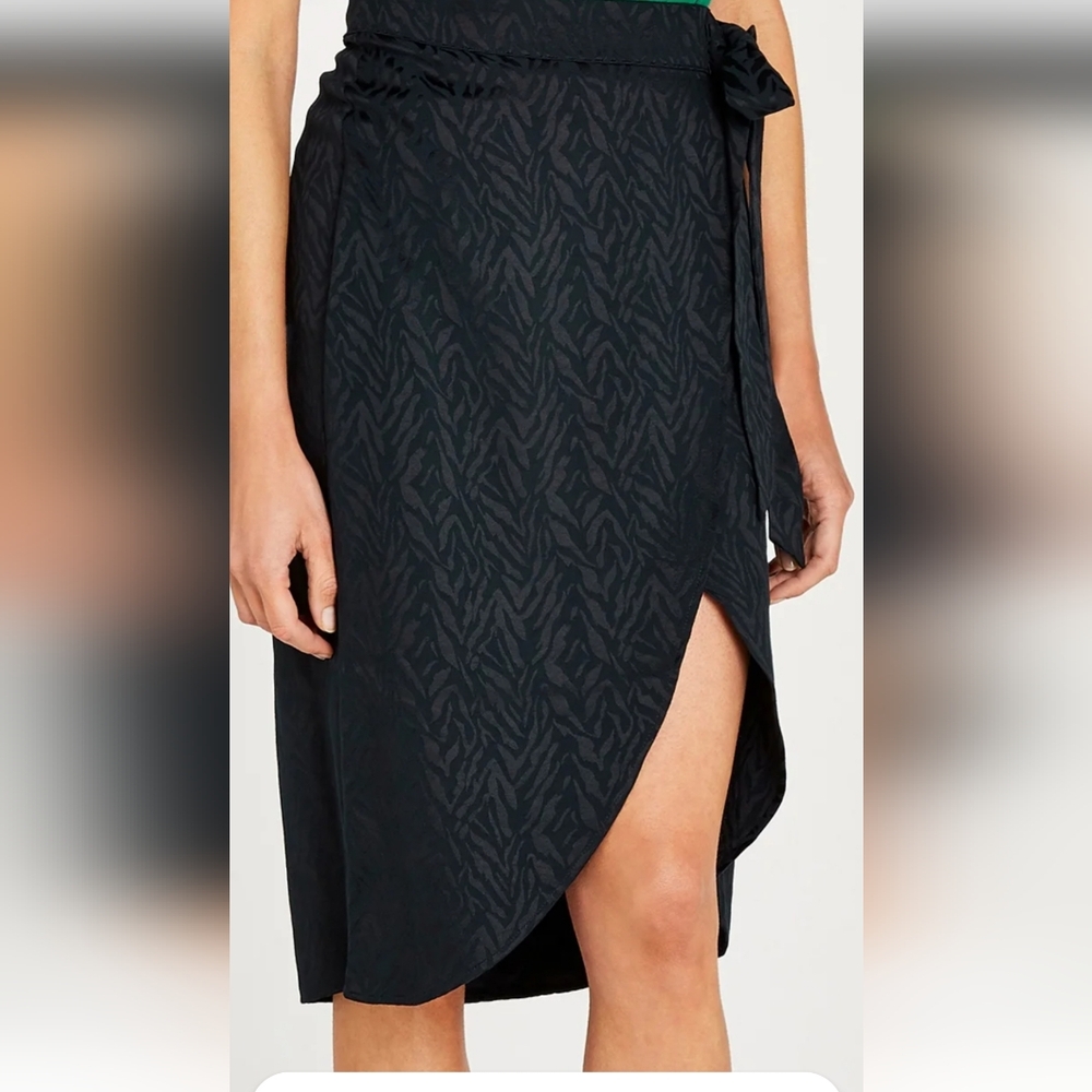 NWT Apricot skirt